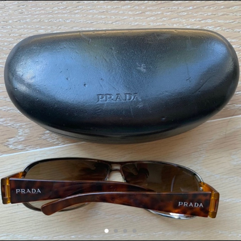 PRADA vintage aviator sunglasses
RETAIL $550